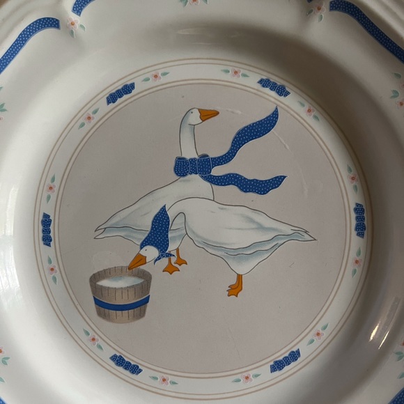 Vintage Newcor Stoneware Geese Bowl. - Picture 2 of 3